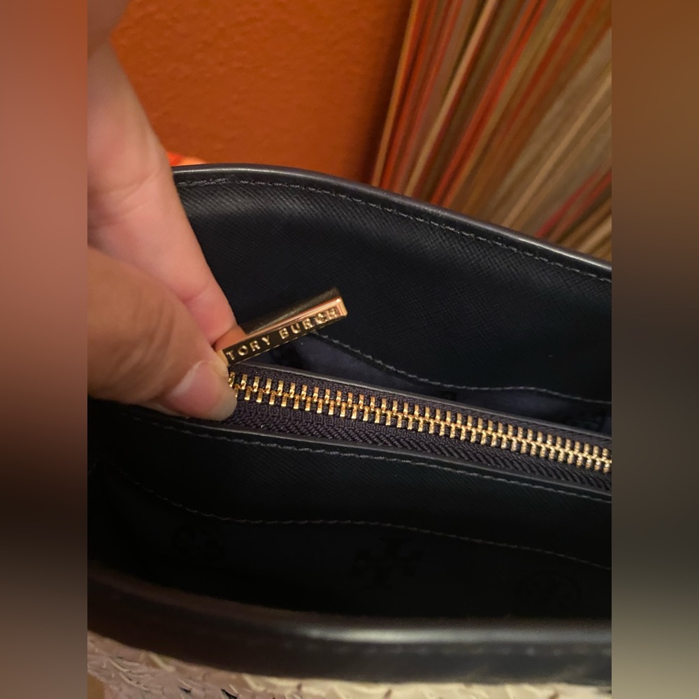 Tory Burch - EUC -Robinson Basket Weave Tote in Navy & Ivory Amazing Condition! - Picture 6 of 14